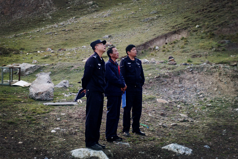 興?？h公安局治安大隊(duì)到銅鑫公司例行安全專(zhuān)項(xiàng)檢查